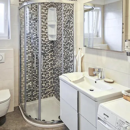 Apartman 2 Bedroom Beautiful In Rab *