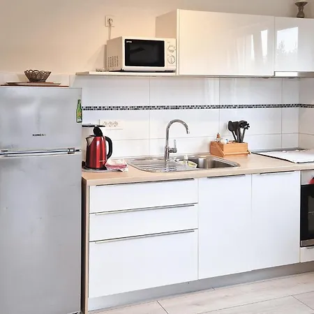 Apartman 2 Bedroom Beautiful In Rab *