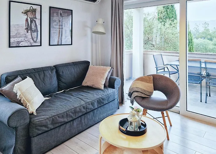 2 Bedroom Beautiful In Rab Apartman Rab Town