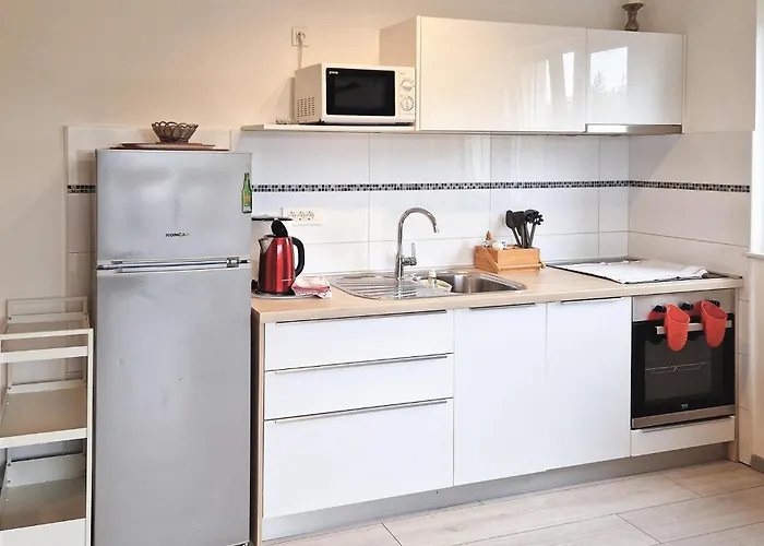 Apartman 2 Bedroom Beautiful In Rab *