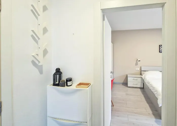 Apartman 2 Bedroom Beautiful In Rab Rab Town