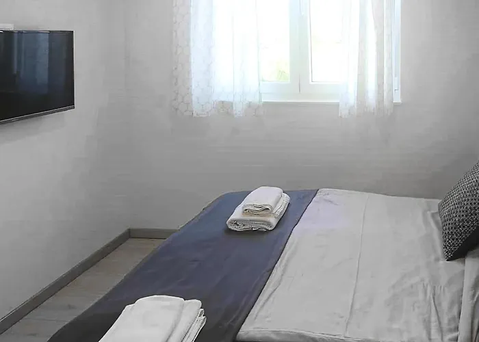 2 Bedroom Beautiful In Rab Rab Town