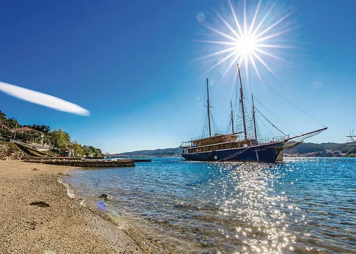 2 Bedroom Beautiful In Rab * Rab Town