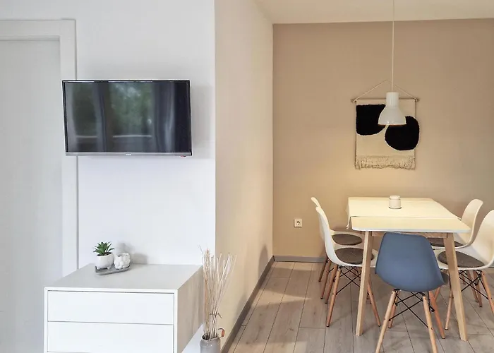 Apartment 2 Bedroom Beautiful In Rab *
