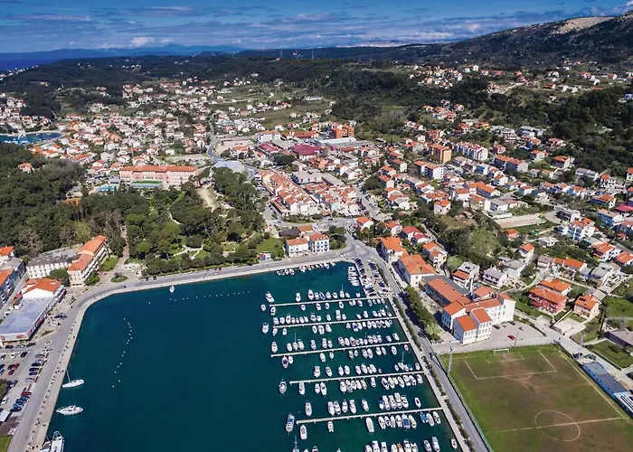 Apartment 2 Bedroom Beautiful In Rab