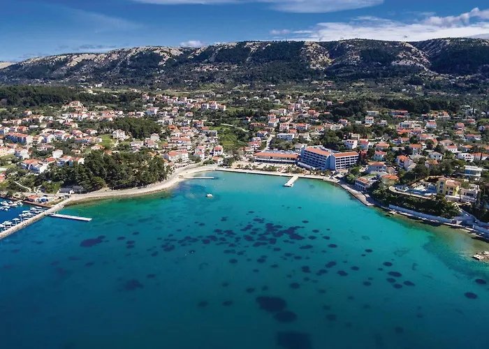 Apartment 2 Bedroom Beautiful In Rab *